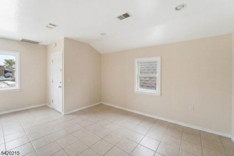 550 Norwood Street East Orange NJ 07018
