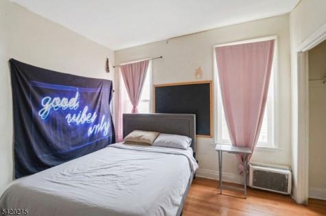 550 Norwood Street East Orange NJ 07018
