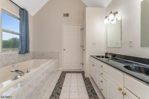 37 Woodland Heights Circle Lebanon NJ 08826