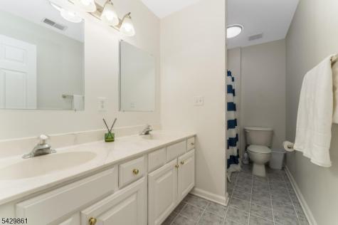 37 Woodland Heights Circle Lebanon NJ 08826