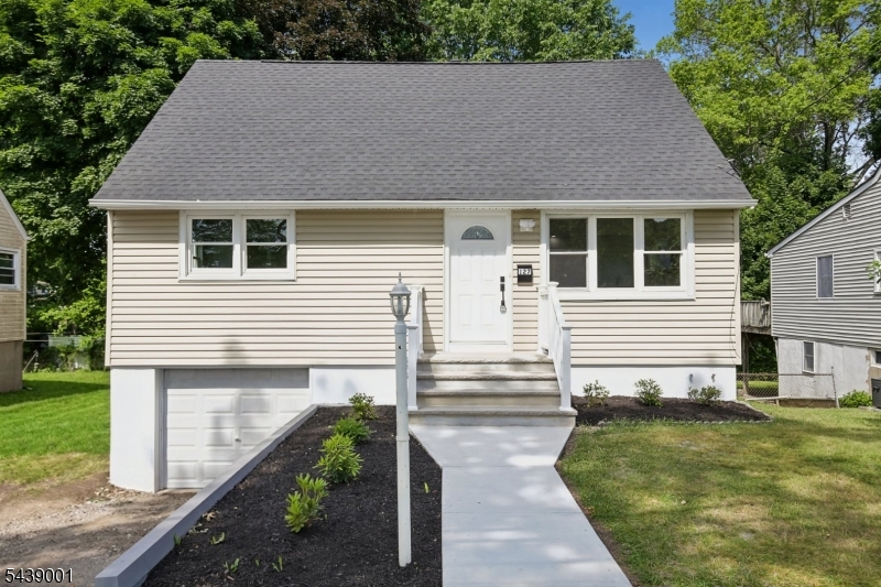127 Glenwild Avenue Bloomingdale NJ 07403