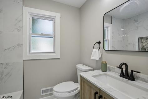 127 Glenwild Avenue Bloomingdale NJ 07403