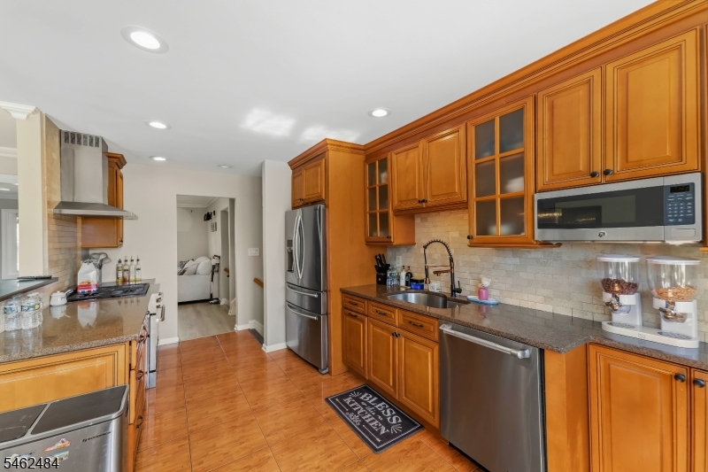 5 Sumutka Court Carteret NJ 07008