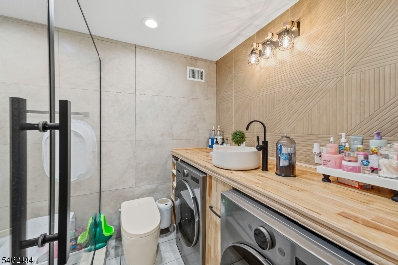 5 Sumutka Court Carteret NJ 07008
