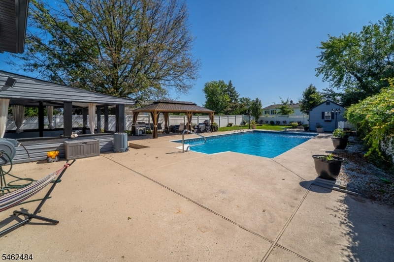 5 Sumutka Court Carteret NJ 07008