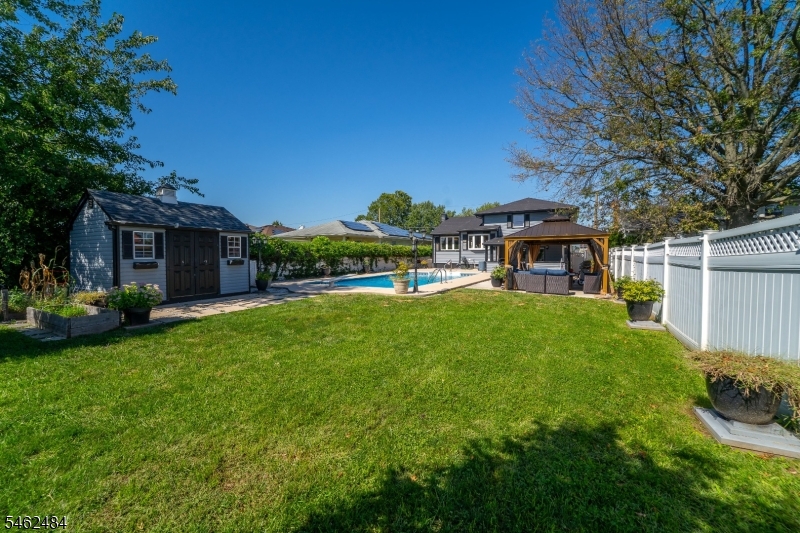5 Sumutka Court Carteret NJ 07008