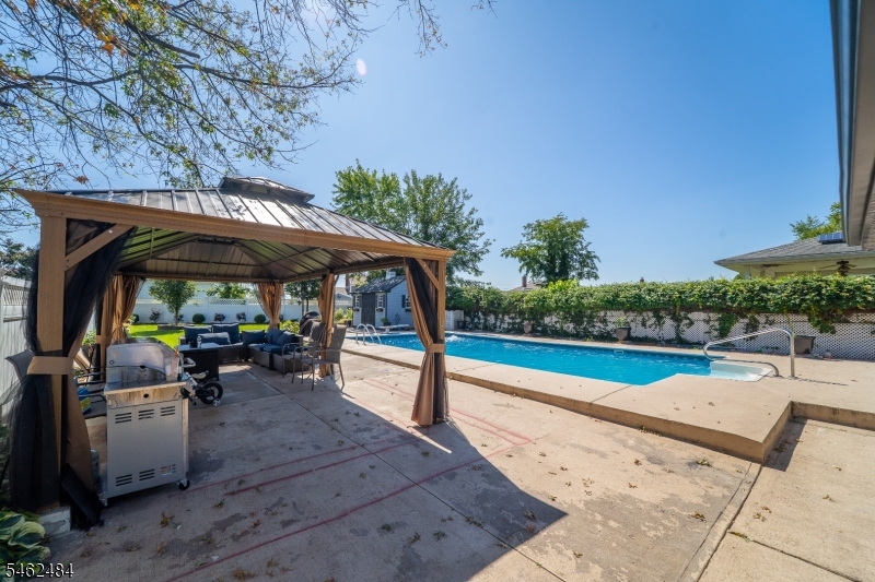 5 Sumutka Court Carteret NJ 07008