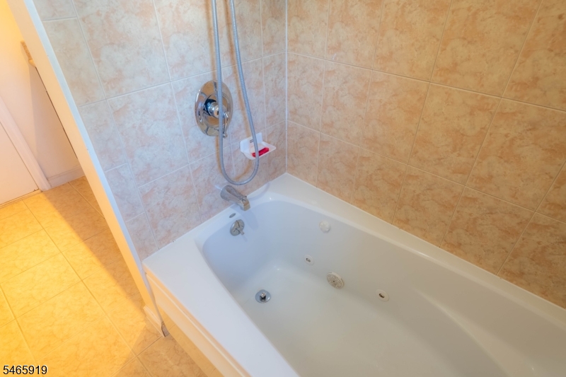 4 Charles Court Edison NJ 08820