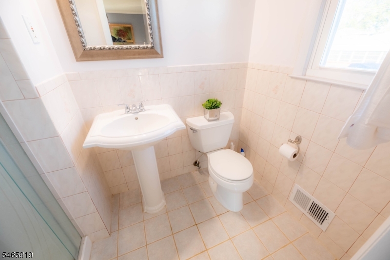 4 Charles Court Edison NJ 08820