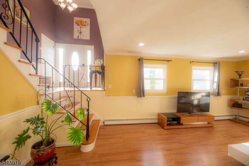 4 Charles Court Edison NJ 08820