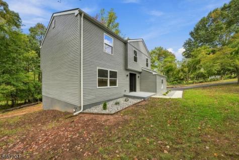 22 Forest Lane Ewing NJ 08628