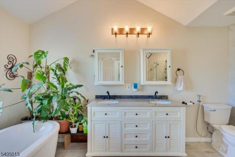 9 Magellan Way Franklin NJ 08823