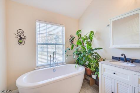9 Magellan Way Franklin NJ 08823