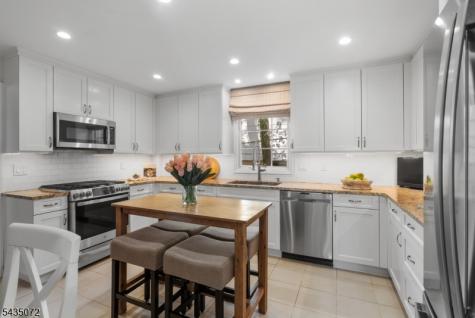 7 Birdseye Glen Verona NJ 07044