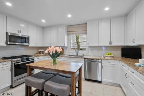 7 Birdseye Glen Verona NJ 07044