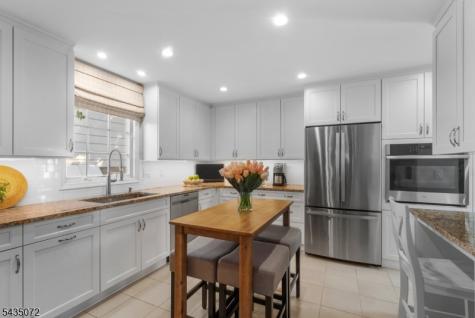 7 Birdseye Glen Verona NJ 07044