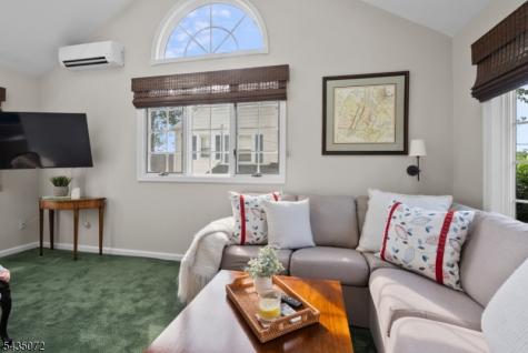 7 Birdseye Glen Verona NJ 07044