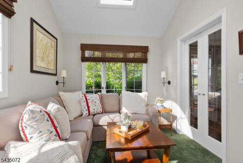 7 Birdseye Glen Verona NJ 07044