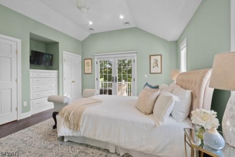 7 Birdseye Glen Verona NJ 07044