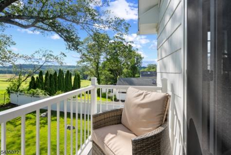 7 Birdseye Glen Verona NJ 07044