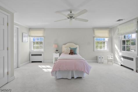 7 Birdseye Glen Verona NJ 07044