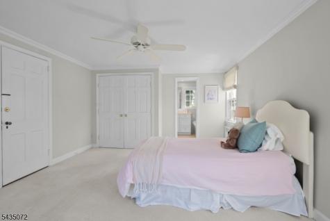 7 Birdseye Glen Verona NJ 07044