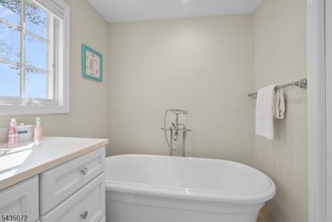 7 Birdseye Glen Verona NJ 07044
