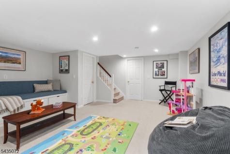 7 Birdseye Glen Verona NJ 07044