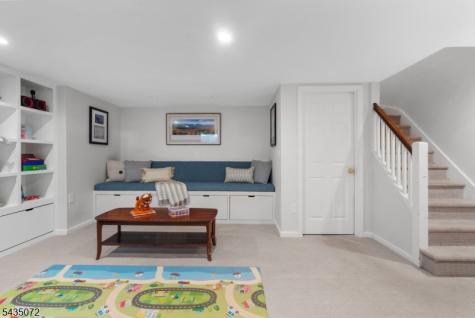 7 Birdseye Glen Verona NJ 07044