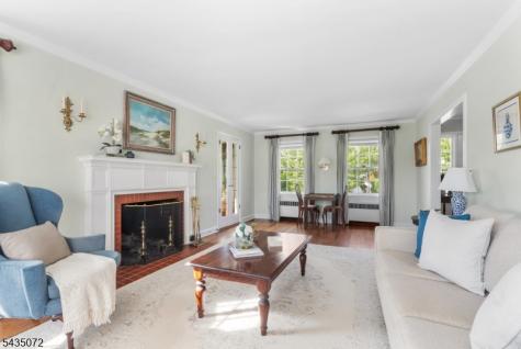 7 Birdseye Glen Verona NJ 07044
