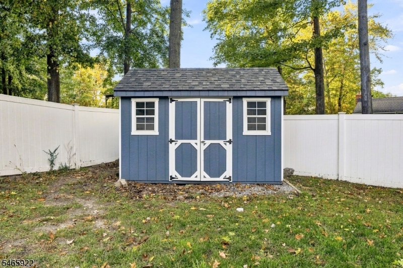 21 Woodland Trail Vernon NJ 07419