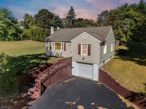 4 Lingert Avenue Clinton NJ 08809