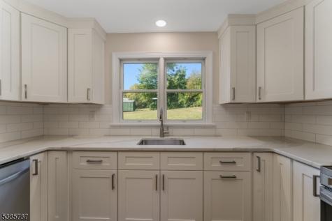 4 Lingert Avenue Clinton NJ 08809