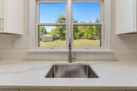 4 Lingert Avenue Clinton NJ 08809