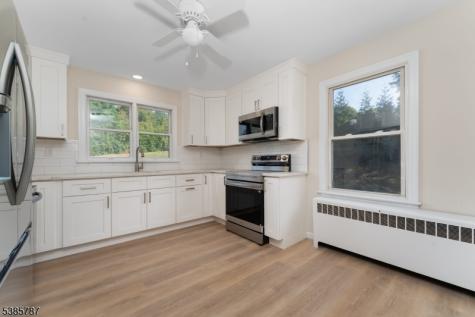 4 Lingert Avenue Clinton NJ 08809
