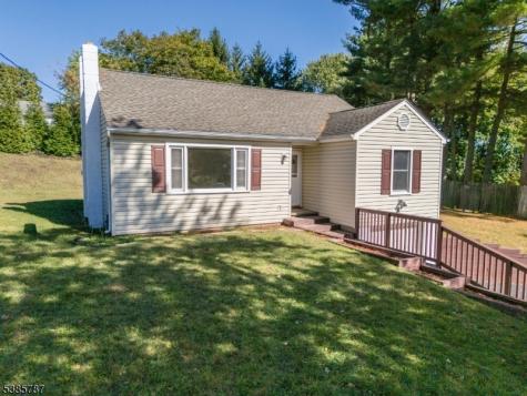 4 Lingert Avenue Clinton NJ 08809