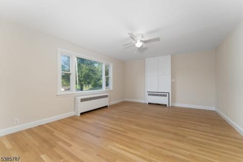 4 Lingert Avenue Clinton NJ 08809