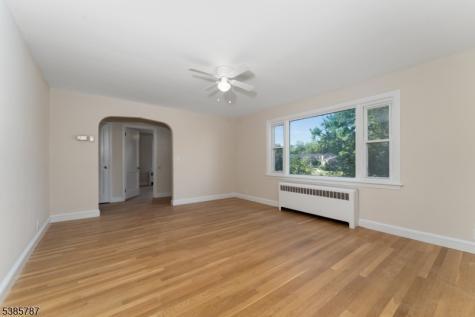 4 Lingert Avenue Clinton NJ 08809