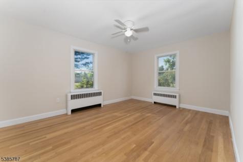 4 Lingert Avenue Clinton NJ 08809