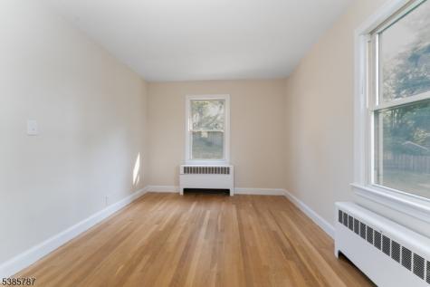 4 Lingert Avenue Clinton NJ 08809
