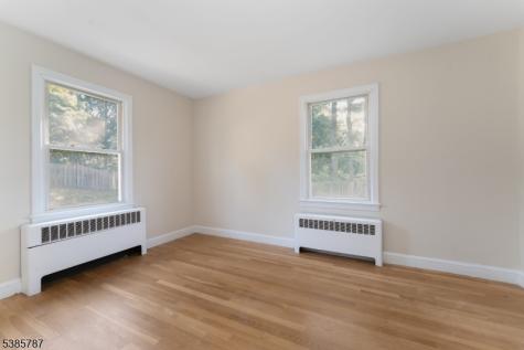 4 Lingert Avenue Clinton NJ 08809