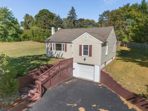 4 Lingert Avenue Clinton NJ 08809