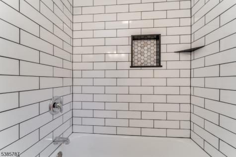 4 Lingert Avenue Clinton NJ 08809