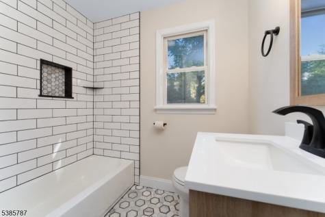 4 Lingert Avenue Clinton NJ 08809