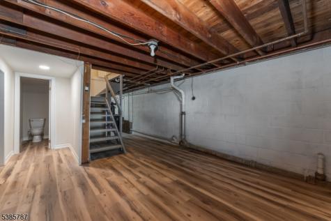 4 Lingert Avenue Clinton NJ 08809