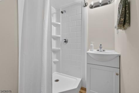4 Lingert Avenue Clinton NJ 08809