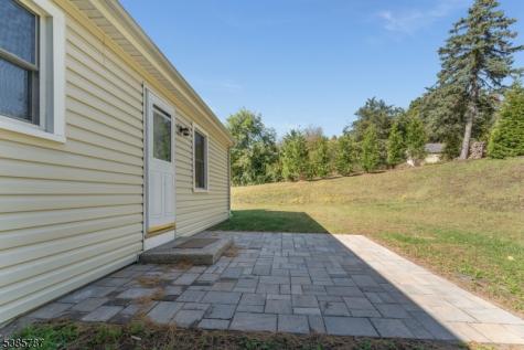4 Lingert Avenue Clinton NJ 08809