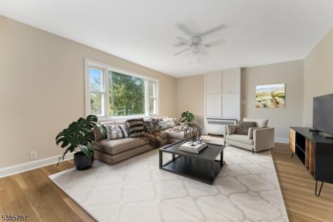 4 Lingert Avenue Clinton NJ 08809