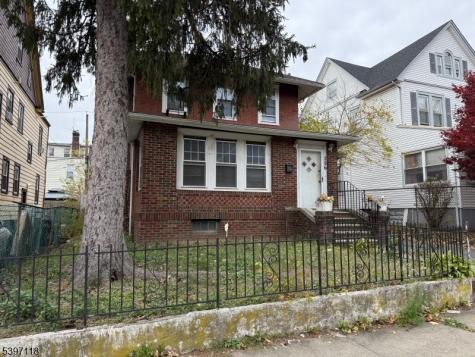 206 Weequahic Avenue Newark NJ 07112