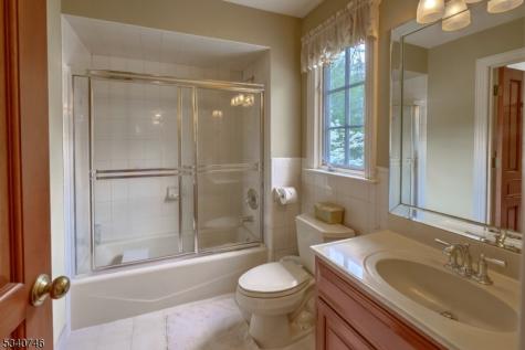 13 Glennon Farm Lane Tewksbury NJ 08833